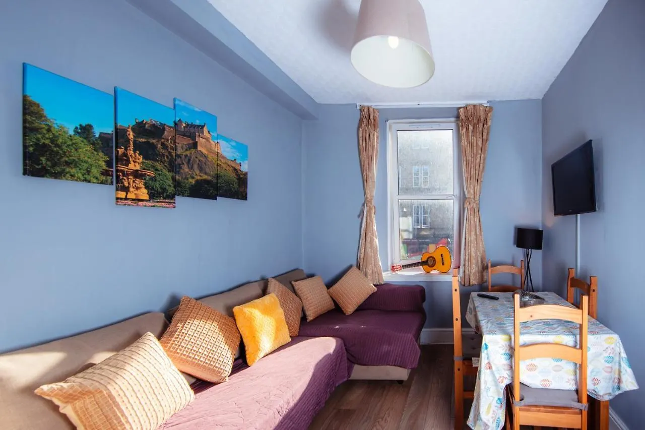 Old Town Apartments By The Castle Edinburgh