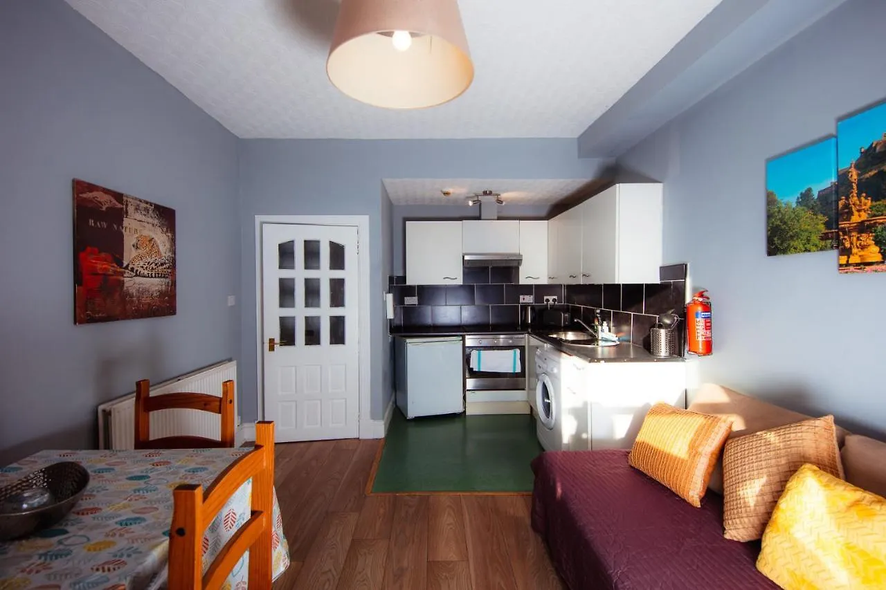 Old Town Apartments By The Castle Edinburgh